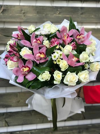 Букет цветов из: Розы и Хризантемы в Воронеже