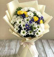 Букет цветов из:  Ирисы, Хризантемы и Розы в Воронеже