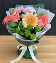 Букет цветов из:  Гвоздики, Розы, Герберы и Хризантемы в Воронеже
