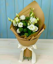 Букет цветов из:  Хризантемы и Лизиантусы в Воронеже